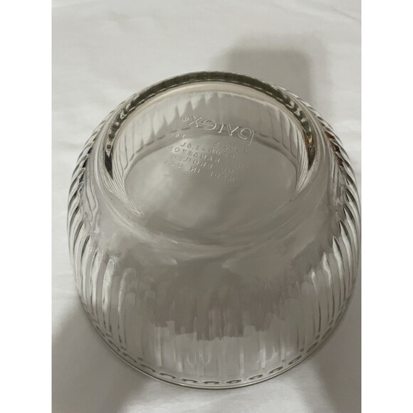 Pyrex 7402 Glass 6 cup Mixing Bowl - Clear - Picture 8 of 9